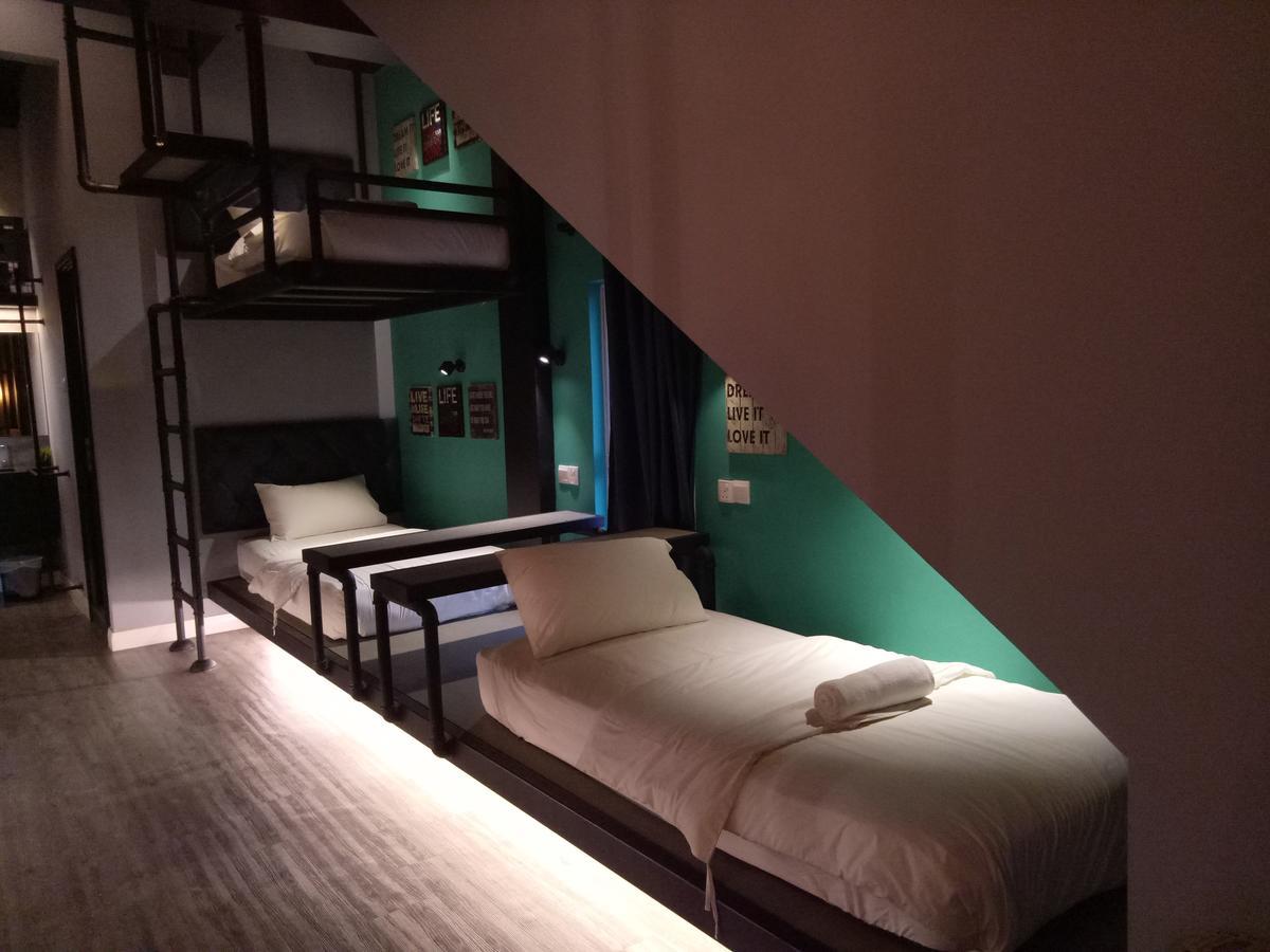 Tube Hotel Klebang Melaka Экстерьер фото